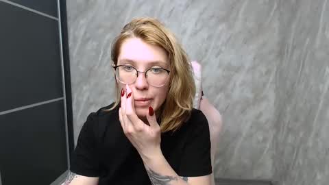 Snapshot of reginasmilee chatting on 02-23-25, 11:44 Regina online show from 02-23-25, 11:44