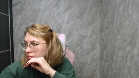 Snapshot of reginasmilee chatting on 02-24-25, 03:02 Regina online show from 02-24-25, 03:02