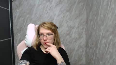 Snapshot of reginasmilee chatting on 02-24-25, 06:05 Regina online show from 02-24-25, 06:05