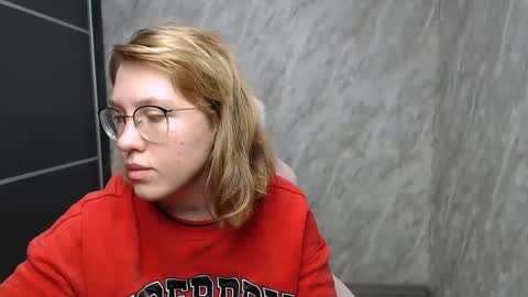 Snapshot of reginasmilee chatting on 02-25-25, 02:47 Regina online show from 02-25-25, 02:47