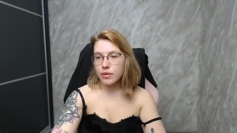 Snapshot of reginasmilee chatting on 02-27-25, 03:04 Regina online show from 02-27-25, 03:04