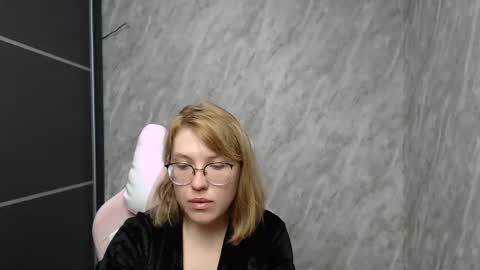 Snapshot of reginasmilee chatting on 02-27-25, 06:18 Regina online show from 02-27-25, 06:18