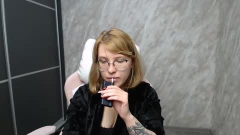 Snapshot of reginasmilee chatting on 02-27-25, 04:21 Regina online show from 02-27-25, 04:21