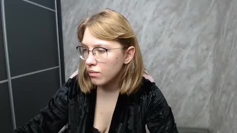 Snapshot of reginasmilee chatting on 02-28-25, 02:42 Regina online show from 02-28-25, 02:42