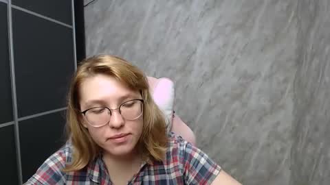 Snapshot of reginasmilee chatting on 03-02-25, 10:35 Regina online show from 03-02-25, 10:35