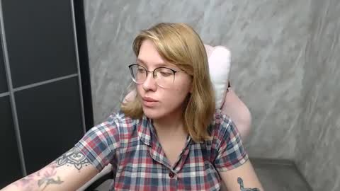 Snapshot of reginasmilee chatting on 03-02-25, 01:38 Regina online show from 03-02-25, 01:38