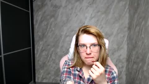 Snapshot of reginasmilee chatting on 03-09-25, 02:39 Regina online show from 03-09-25, 02:39