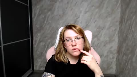 Snapshot of reginasmilee chatting on 03-09-25, 11:14 Regina online show from 03-09-25, 11:14