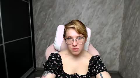 Snapshot of reginasmilee chatting on 03-10-25, 06:16 Regina online show from 03-10-25, 06:16