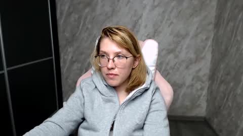 Snapshot of reginasmilee chatting on 03-11-25, 08:20 Regina online show from 03-11-25, 08:20