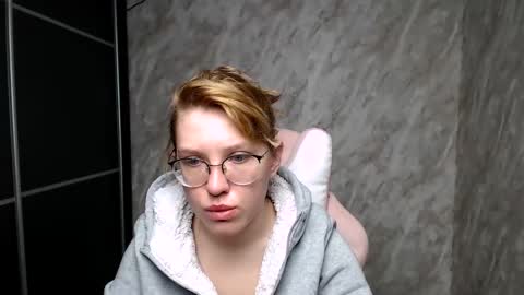 Snapshot of reginasmilee chatting on 03-12-25, 02:52 Regina online show from 03-12-25, 02:52