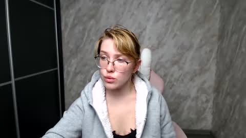 Snapshot of reginasmilee chatting on 03-12-25, 05:28 Regina online show from 03-12-25, 05:28