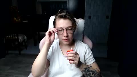 Snapshot of reginasmilee chatting on 09-09-25, 12:10 Regina online show from 09-09-25, 12:10