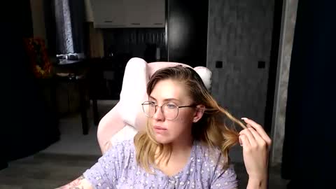 Snapshot of reginasmilee chatting on 09-09-25, 12:15 Regina online show from 09-09-25, 12:15