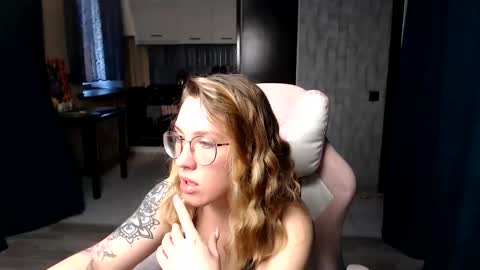 Snapshot of reginasmilee chatting on 09-11-25, 04:45 Regina online show from 09-11-25, 04:45