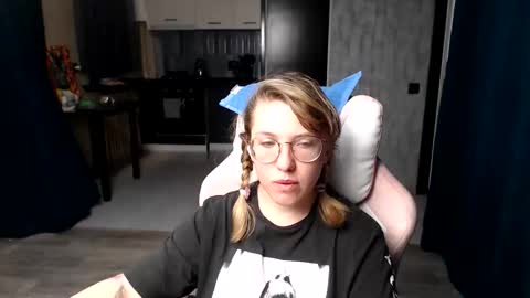 Snapshot of reginasmilee chatting on 09-16-25, 11:50 Regina online show from 09-16-25, 11:50