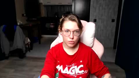 Snapshot of reginasmilee chatting on 09-21-25, 11:50 Regina online show from 09-21-25, 11:50