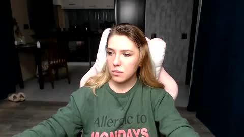 Snapshot of reginasmilee chatting on 09-28-25, 02:06 Regina online show from 09-28-25, 02:06