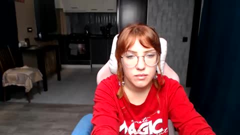 Snapshot of reginasmilee chatting on 10-12-25, 11:37 Regina online show from 10-12-25, 11:37