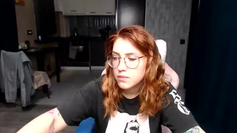 Snapshot of reginasmilee chatting on 10-13-25, 11:27 Regina online show from 10-13-25, 11:27