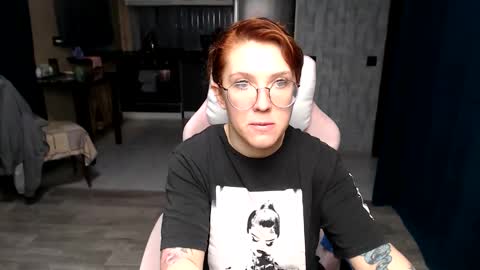 Snapshot of reginasmilee chatting on 10-15-25, 02:44 Regina online show from 10-15-25, 02:44