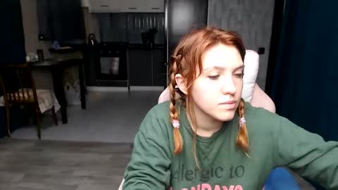 Snapshot of reginasmilee chatting on 10-15-25, 11:27 Regina online show from 10-15-25, 11:27