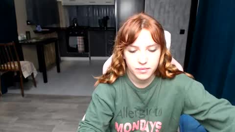 Snapshot of reginasmilee chatting on 10-17-25, 02:59 Regina online show from 10-17-25, 02:59