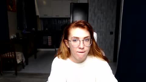 Snapshot of reginasmilee chatting on 10-18-25, 01:01 Regina online show from 10-18-25, 01:01