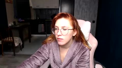 Snapshot of reginasmilee chatting on 10-19-25, 01:39 Regina online show from 10-19-25, 01:39