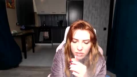 Snapshot of reginasmilee chatting on 10-19-25, 11:27 Regina online show from 10-19-25, 11:27