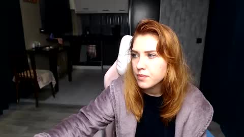 Snapshot of reginasmilee chatting on 10-21-25, 12:11 Regina online show from 10-21-25, 12:11