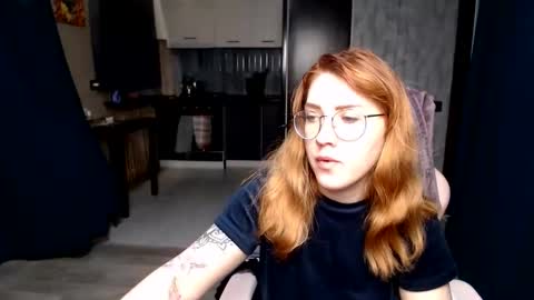 Snapshot of reginasmilee chatting on 10-22-25, 11:37 Regina online show from 10-22-25, 11:37