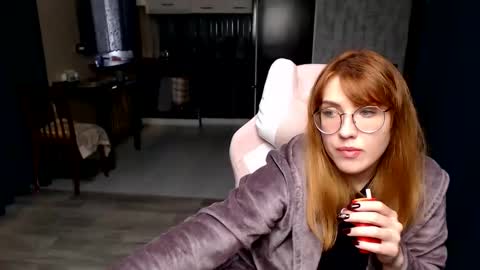 Snapshot of reginasmilee chatting on 10-23-25, 11:42 Regina online show from 10-23-25, 11:42