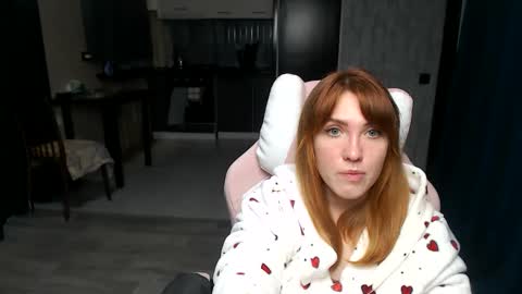 Snapshot of reginasmilee chatting on 10-25-25, 01:29 Regina online show from 10-25-25, 01:29