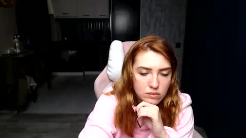 Snapshot of reginasmilee chatting on 10-28-25, 12:58 Regina online show from 10-28-25, 12:58