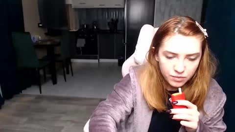 Snapshot of reginasmilee chatting on 11-04-25, 01:05 Regina online show from 11-04-25, 01:05