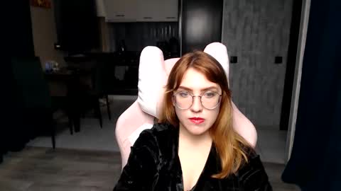 Snapshot of reginasmilee chatting on 11-12-25, 05:52 Regina online show from 11-12-25, 05:52