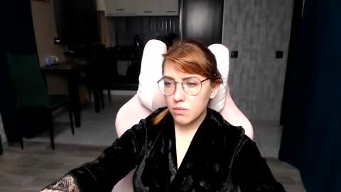 Snapshot of reginasmilee chatting on 11-13-25, 01:37 Regina online show from 11-13-25, 01:37