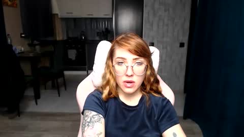 Snapshot of reginasmilee chatting on 11-16-25, 04:18 Regina online show from 11-16-25, 04:18