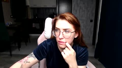 Snapshot of reginasmilee chatting on 11-17-25, 12:38 Regina online show from 11-17-25, 12:38