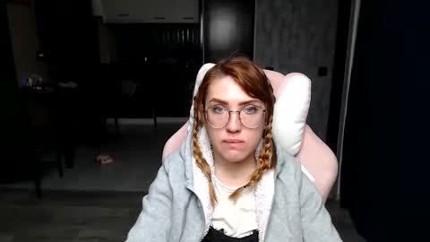 Snapshot of reginasmilee chatting on 11-20-25, 01:50 Regina online show from 11-20-25, 01:50