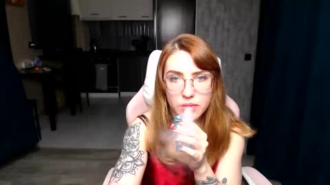 Snapshot of reginasmilee chatting on 11-23-25, 01:49 Regina online show from 11-23-25, 01:49