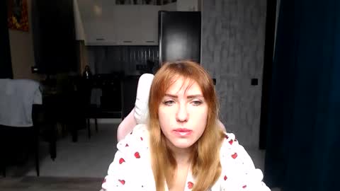 Snapshot of reginasmilee chatting on 11-27-25, 12:56 Regina online show from 11-27-25, 12:56