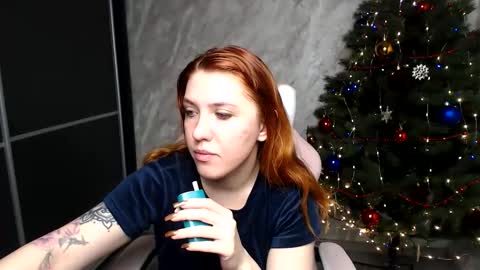 Snapshot of reginasmilee chatting on 12-15-25, 05:01 Regina online show from 12-15-25, 05:01