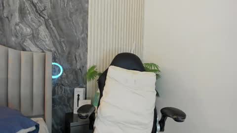 reginavegaa online show from 03-11-25, 03:12