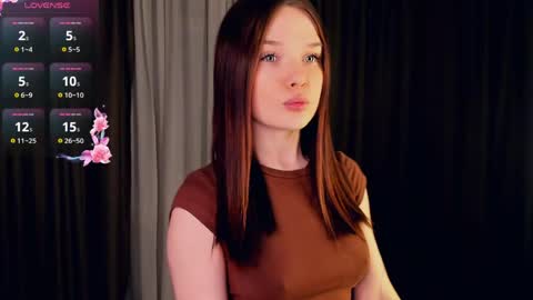 Snapshot of reginiasaccone chatting on 06-04-26, 06:14 Emily - online show from 06-04-26, 06:14
