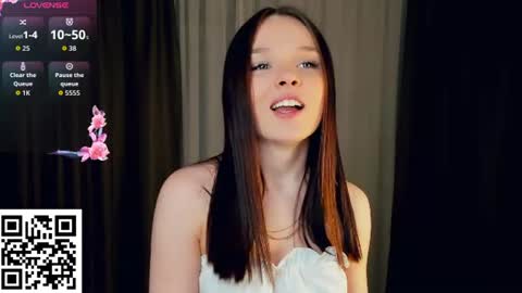 Snapshot of reginiasaccone chatting on 06-15-26, 06:43 Emily - online show from 06-15-26, 06:43