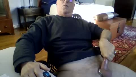 Snapshot of regularguynola chatting on 12-24-24, 02:44 RegularGuyNOLA online show from 12-24-24, 02:44