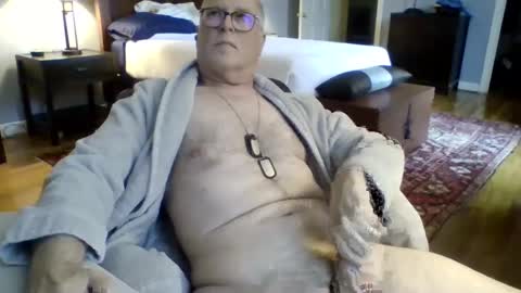 Snapshot of regularguynola chatting on 12-25-24, 06:30 RegularGuyNOLA online show from 12-25-24, 06:30