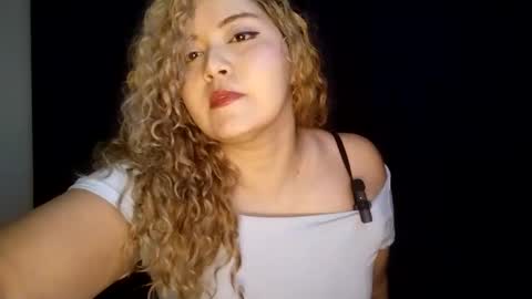 Snapshot of rei_chan26 chatting on 02-02-25, 06:26 Tania Nixx online show from 02-02-25, 06:26